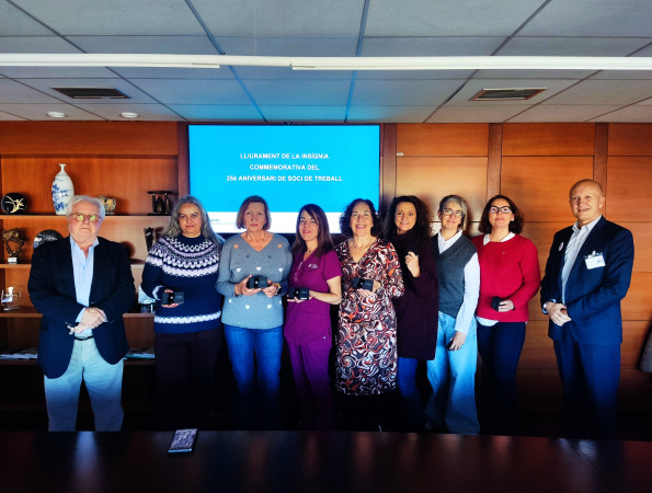 Foto de grup de beneficiàries de les insígnies de plata de SCIAS